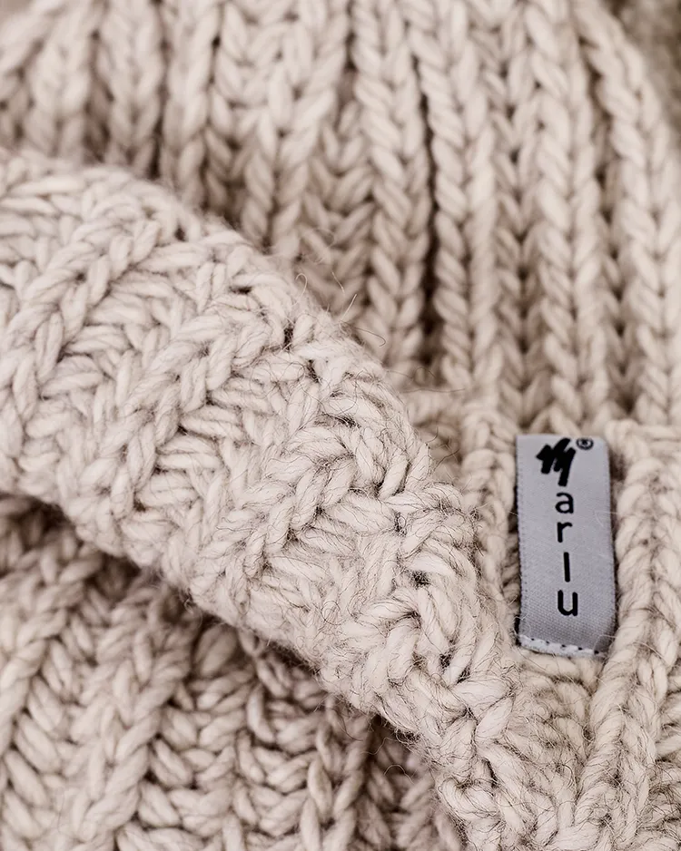 Royalfashion Women's knitted hat with pom-pom