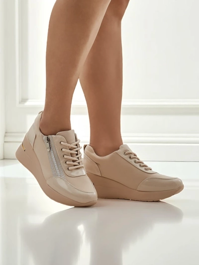 Женские бежевые кроссовки на танкетке HeraBea из экокожи 6,5 см с замком