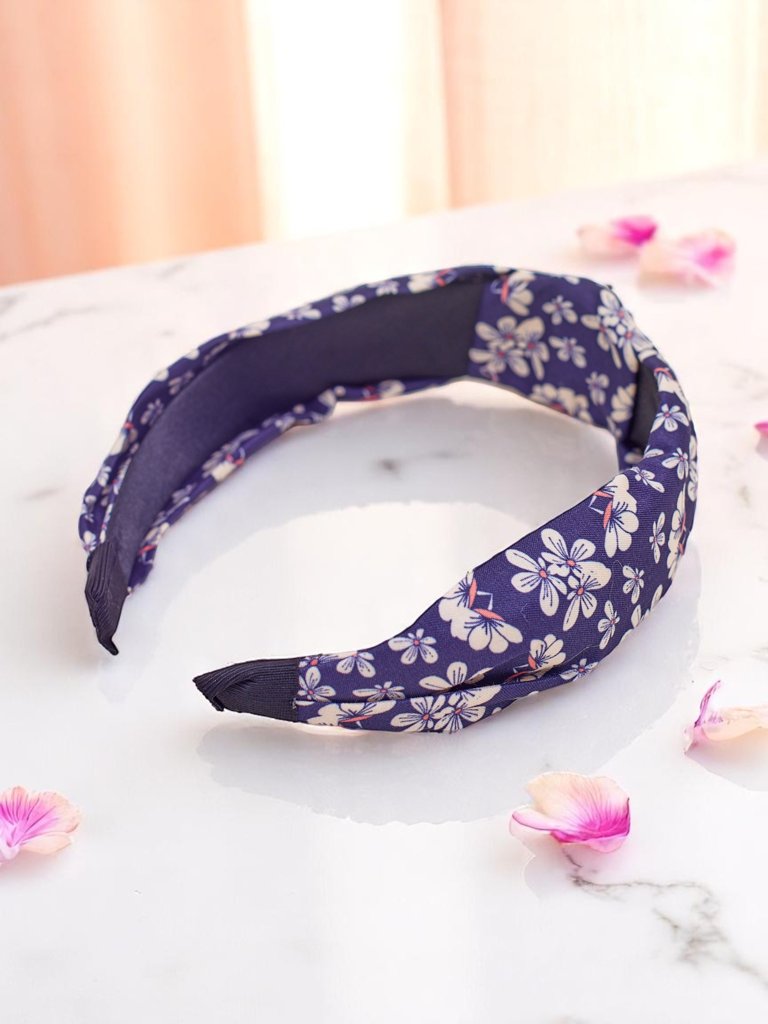 Royalfashion Hairband with braided floral pattern Florinda