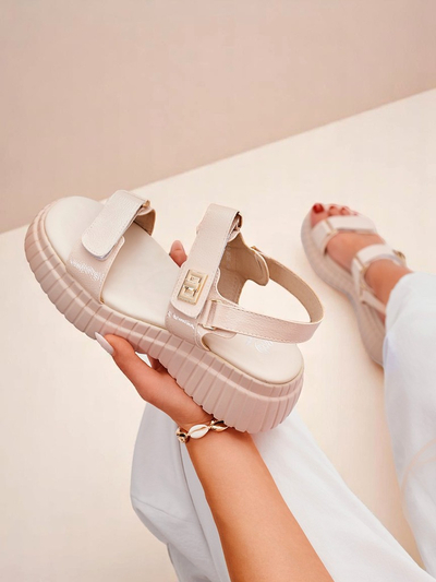 Royalfashion Women's sandals on a thicker sole Aganda