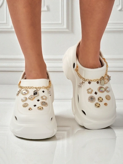 Caligae Aurelia Bianca sandals with chain decorations in a glamour style