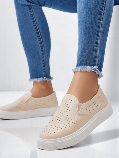 Royalfashion Женские перфорированные слипоны Emillia