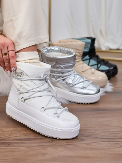 Royalfashion Women's slip-on boots a'la snow boots in white Vevnose