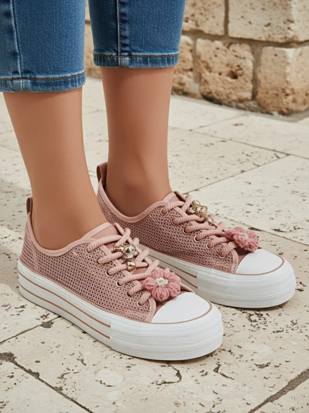 Royalfashion Naiste perforatsiooniga tossud kaunistustega Osdo