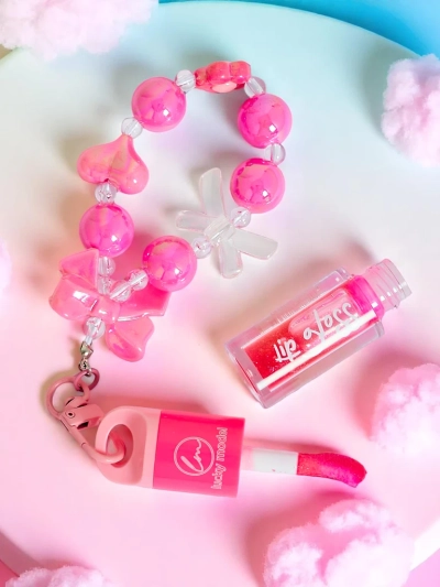 Laste huuleläige käevõruga Vaarikas