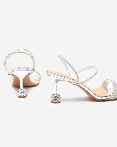 Hõbedase lakiga madala kontsaga sussid Lakopi - Jalatsid