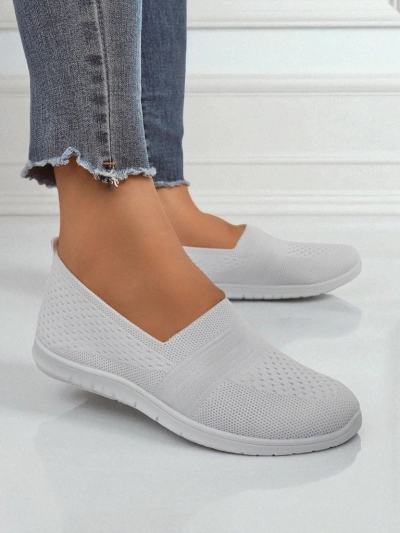 White Ariadne women's ballerinas made of breathable fabric on a flat sole