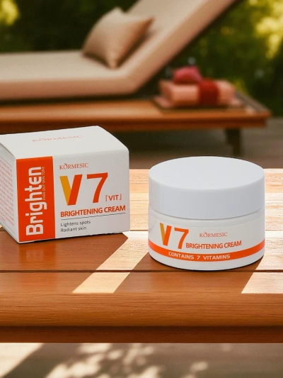 Illuminating face cream with a complex of 7 vitamins