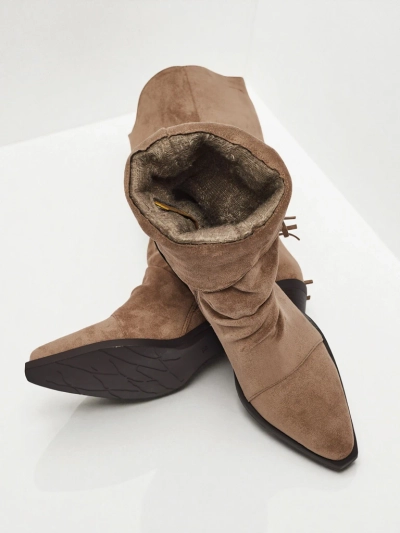 Naiste kontsaga narmastega kauboisaapad Selva