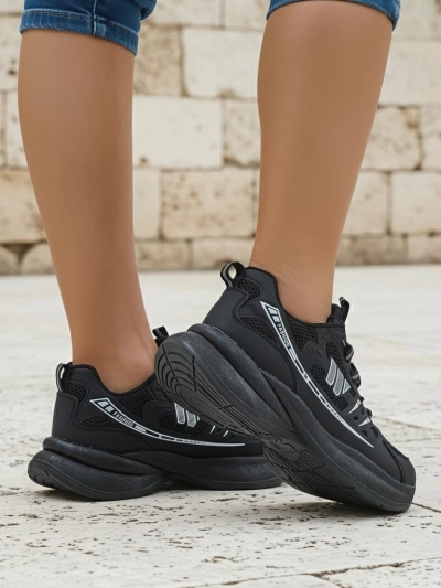 Спортивные женские туфли Royalfashion Hypatia черные на плоском каблуке 5 см